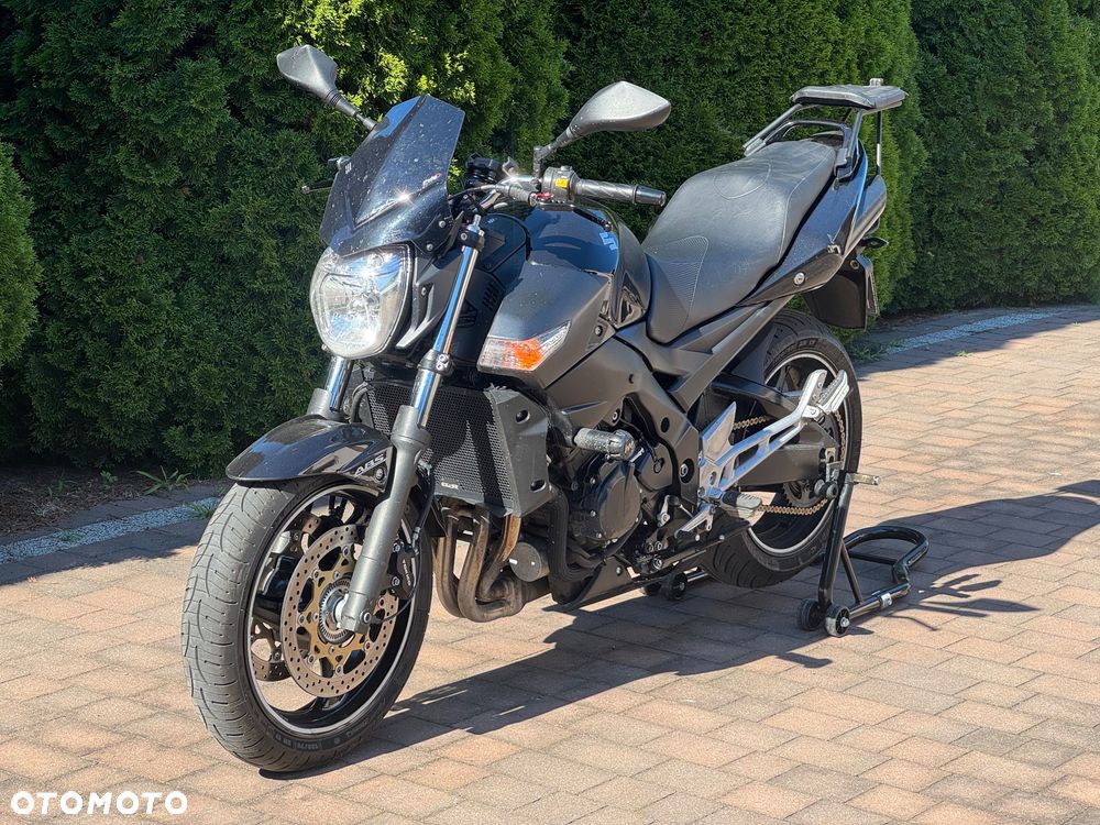 Suzuki GSR - 2