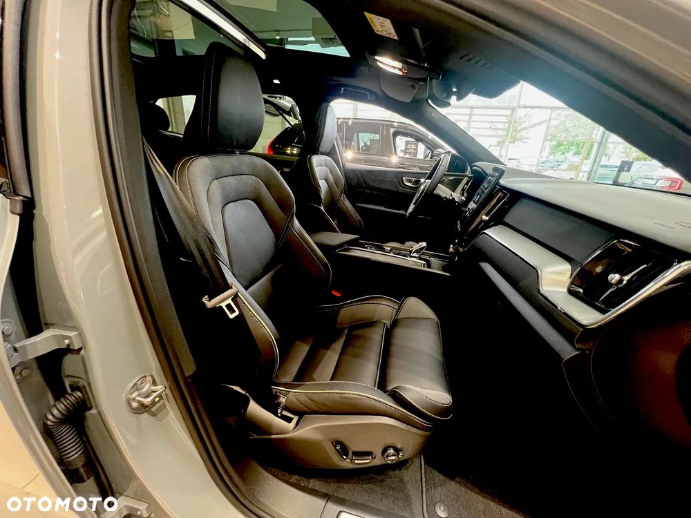 Volvo XC 60 T8 Plug-In Hybrid AWD Ultimate Black Edition - 21