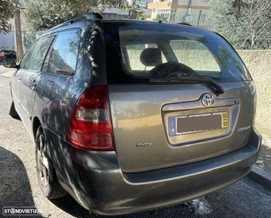 Toyota Corolla ST 1.4 VVT-i de 2002 disponível para peças - 2