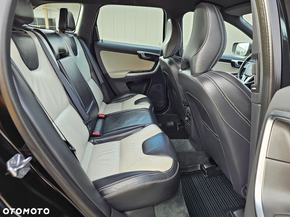 Volvo XC 60 D4 Momentum - 26