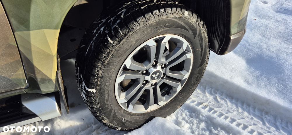 Mitsubishi L200 2.2 d DC Instyle Plus - 13