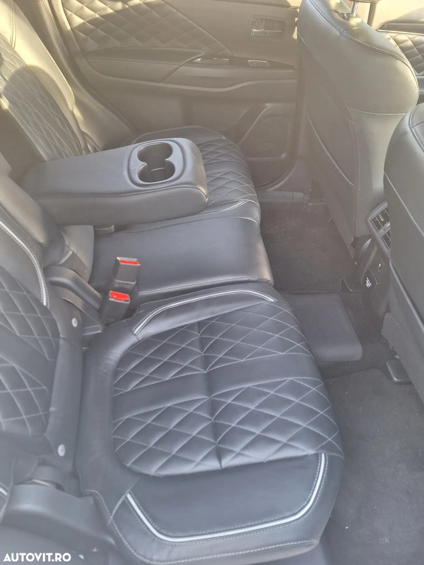Mitsubishi Outlander 2.4 4WD Plug-In Hybrid Top - 31
