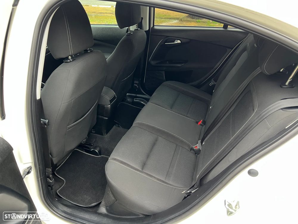 Fiat Tipo 1.6 M-Jet Lounge Tech DCT - 12