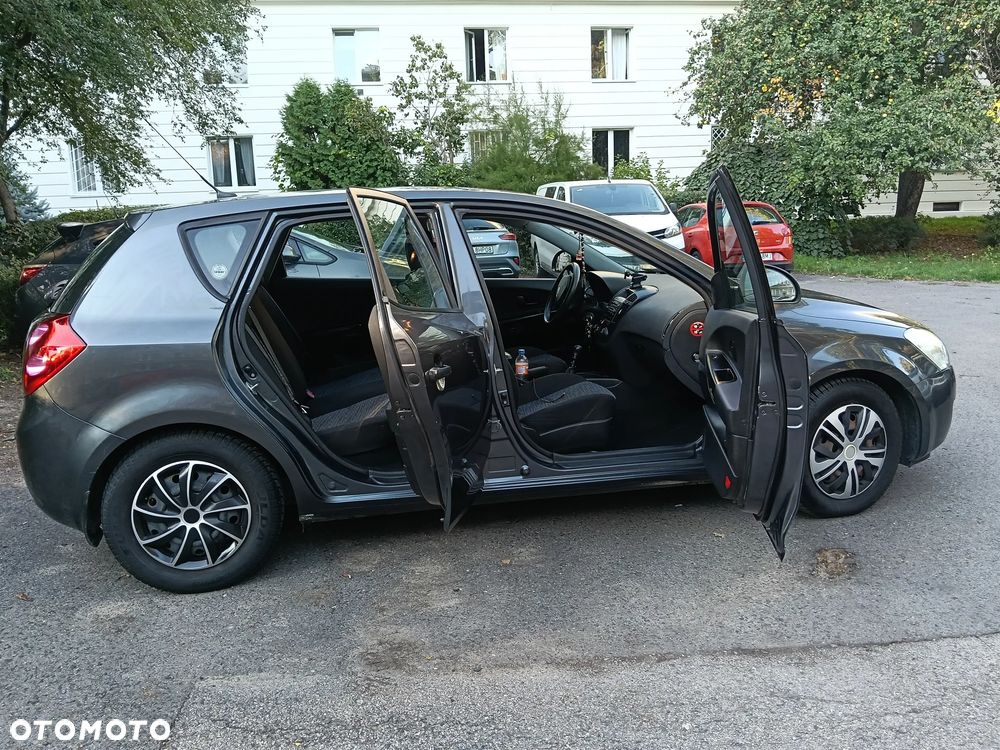 Kia Ceed - 24