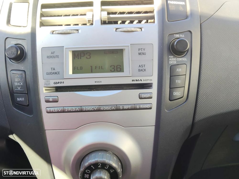 Toyota Yaris 1.0 VVT-i AC Manual - 11