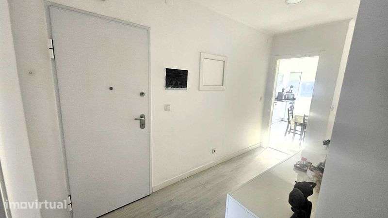 venda T2 Remodelado em Ponte de Frielas | Mobilado - Grande imagem: 2/8
