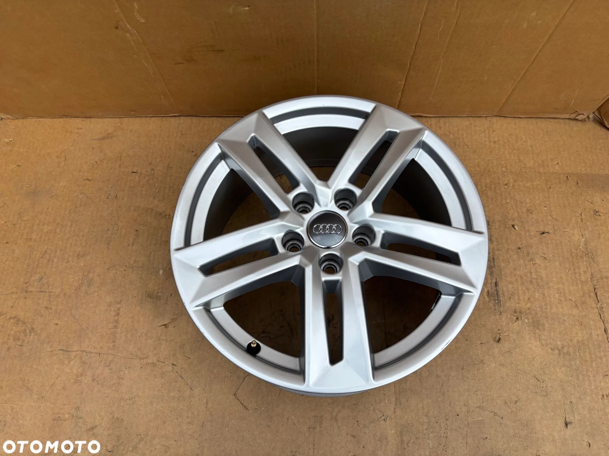Felga Aluminiowa Audi A4 B9 8W0601025P 7J 17 ET42 5x112 - 1