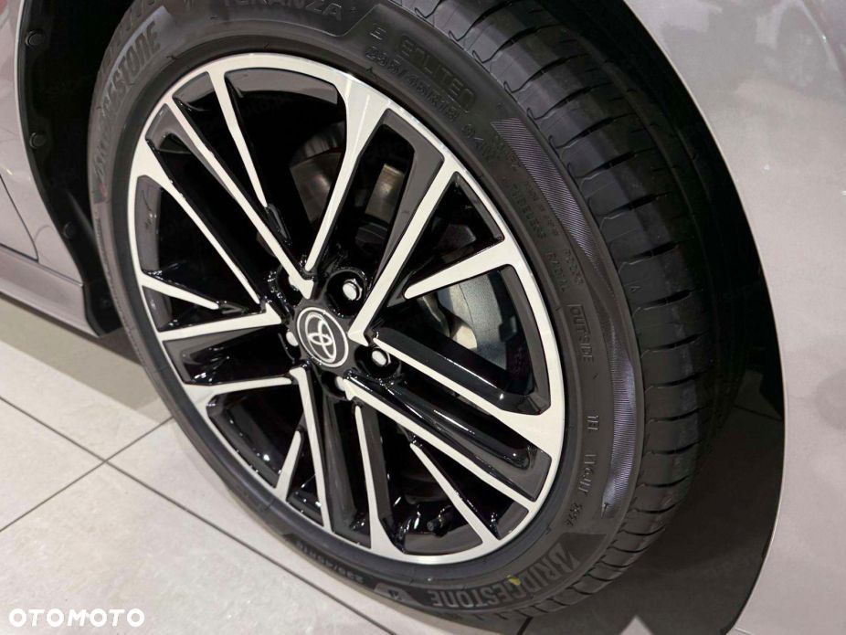 Toyota Camry - 16