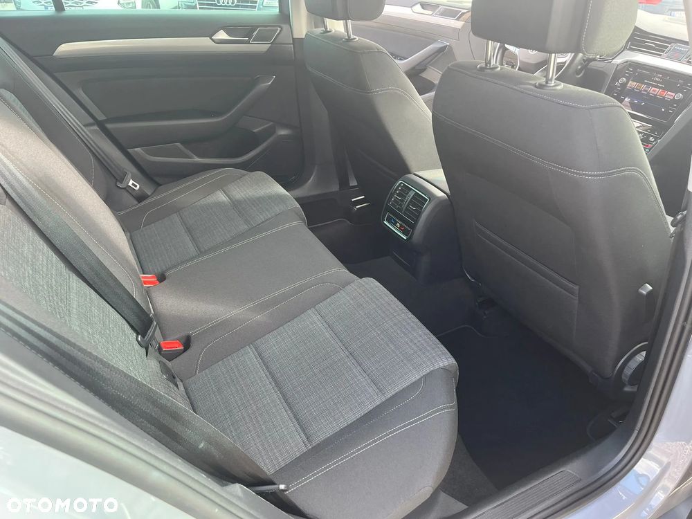 Volkswagen Passat - 13