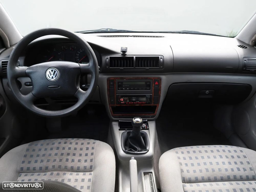 VW Passat 1.9 TDi Confortline - 16