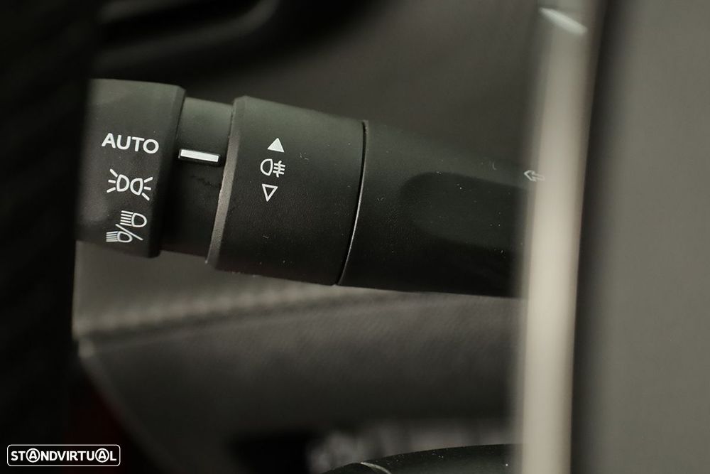 Peugeot 2008 1.2 PureTech Allure - 17