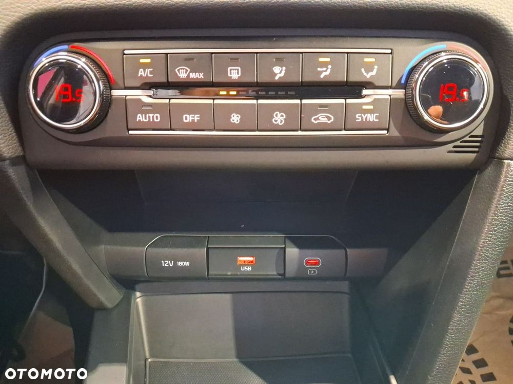 Kia XCeed - 27