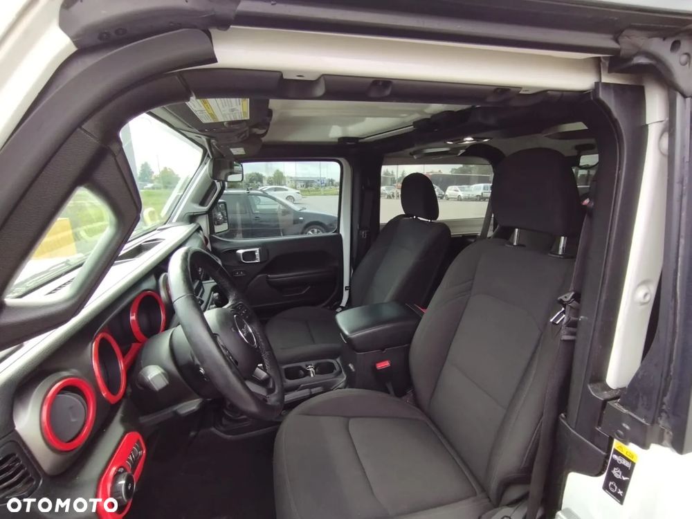 Jeep Wrangler - 8