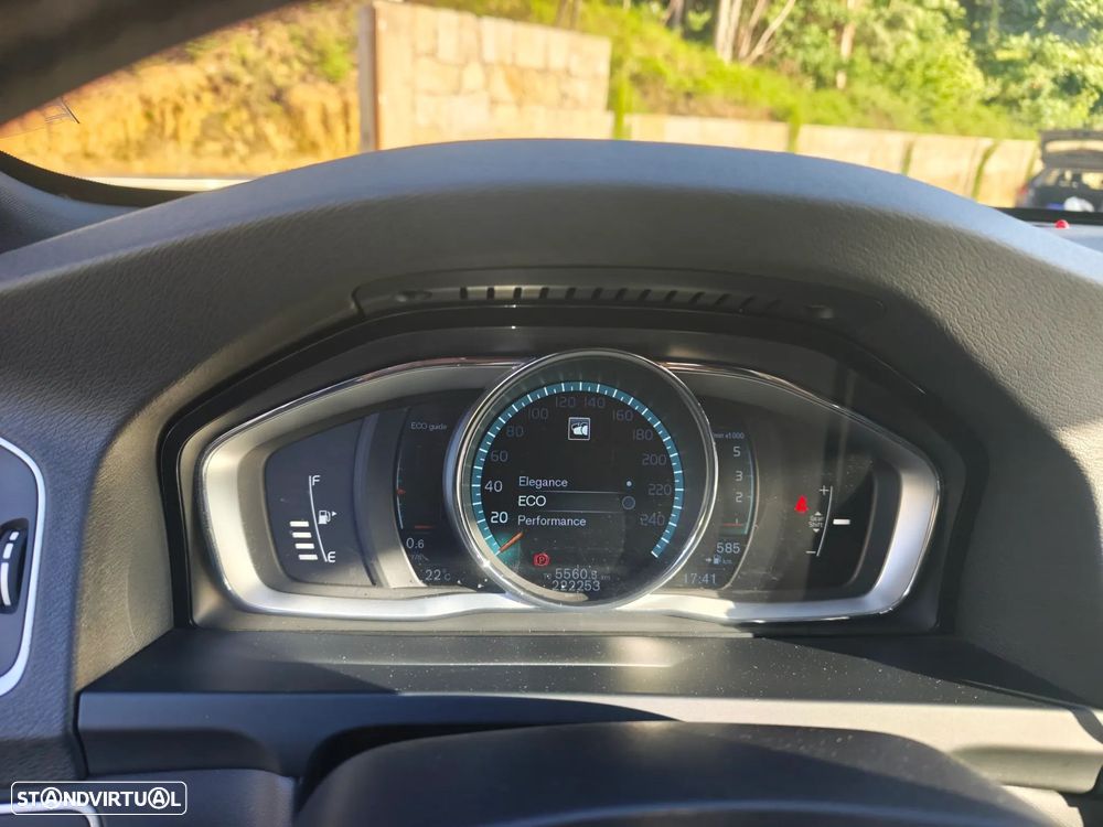 Volvo V60 2.0 D4 R-Design - 7