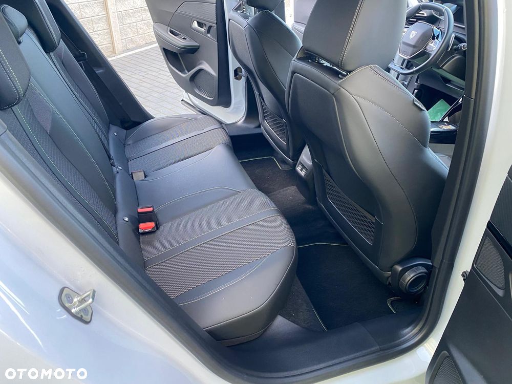 Peugeot 2008 PureTech 130 EAT8 GT Pack - 8