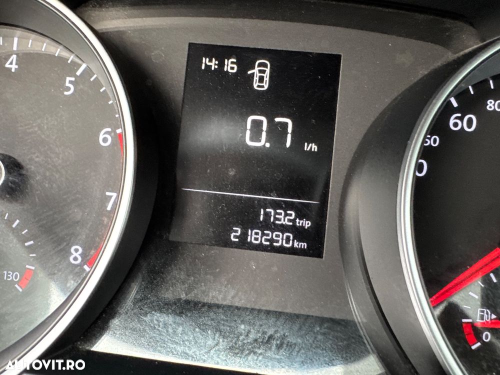 Volkswagen Golf - 22