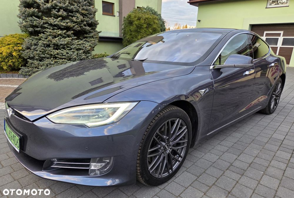 Tesla Model S - 5