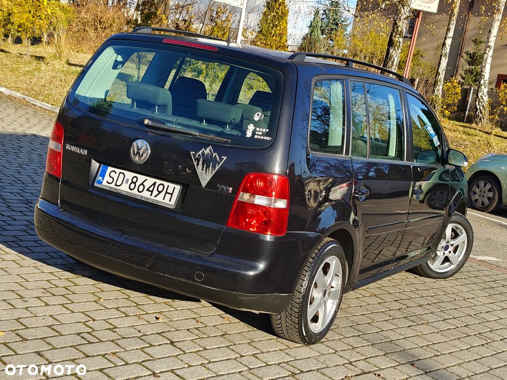 Volkswagen Touran 2.0 FSI Highline - 5