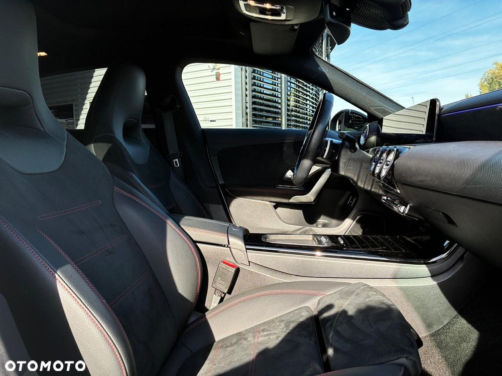 Mercedes-Benz CLA - 15