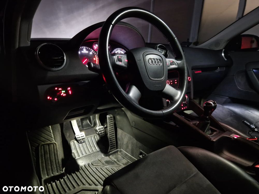 Audi A3 Sportback 1.6 TDI DPF Ambiente - 11