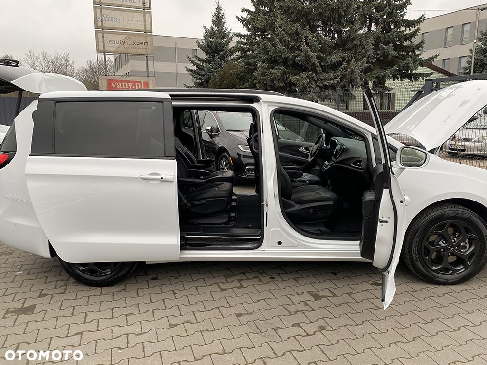 Chrysler Pacifica - 18