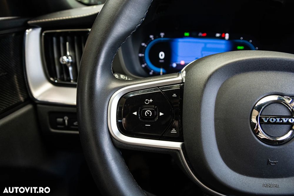 Volvo XC 60 T6 AWD AT PHEV Plus Dark - 22