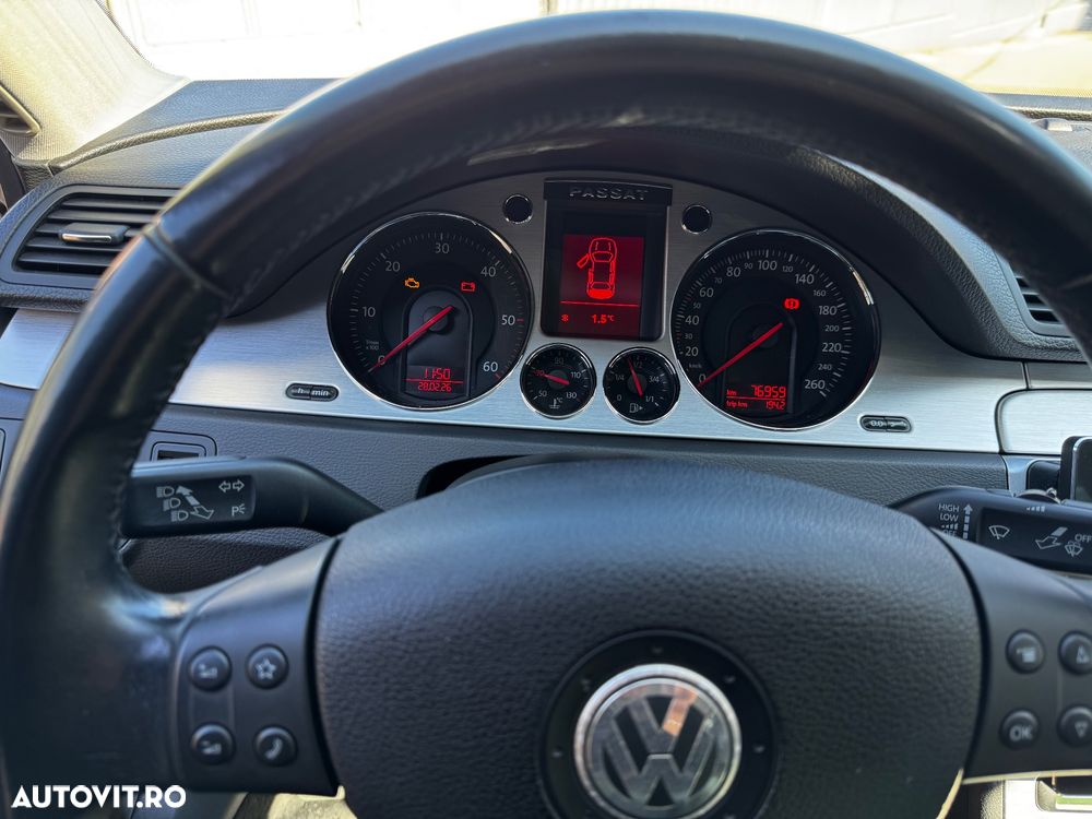 Volkswagen Passat 2.0 TDI Highline - 11