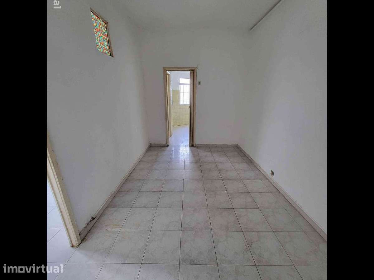 Oportunidade de investimento - para reabilitar em Almada - 55m2 - Grande imagem: 4/22