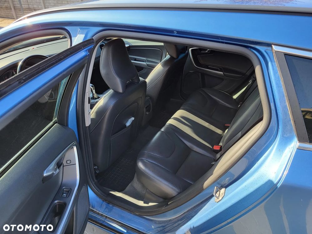 Volvo V60 D2 Momentum - 9
