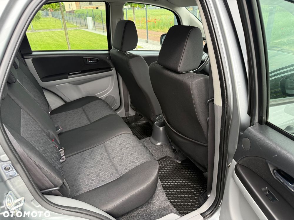 Suzuki SX4 - 25