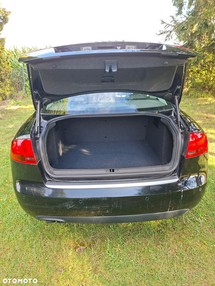 Audi A4 Limousine - 13