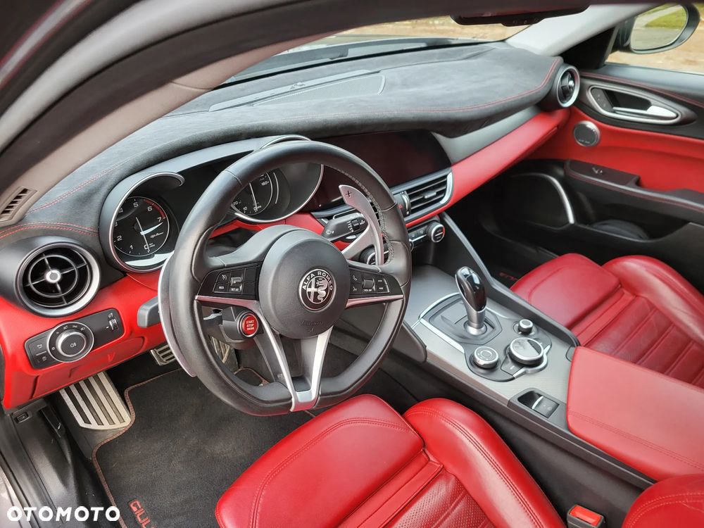 Alfa Romeo Giulia 2.0 Turbo 16V AT8-Q4 Veloce Ti - 24