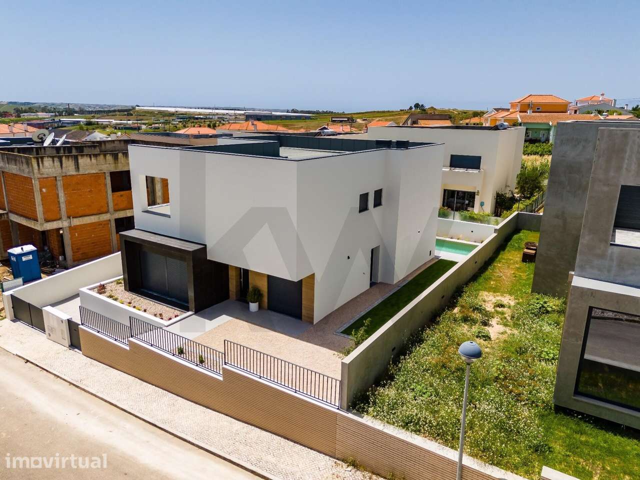 MORADIA NOVA , TORRES VEDRAS , SUITE, PISCINA , GARAGEM PARA 2 VIATURA - Grande imagem: 3/26