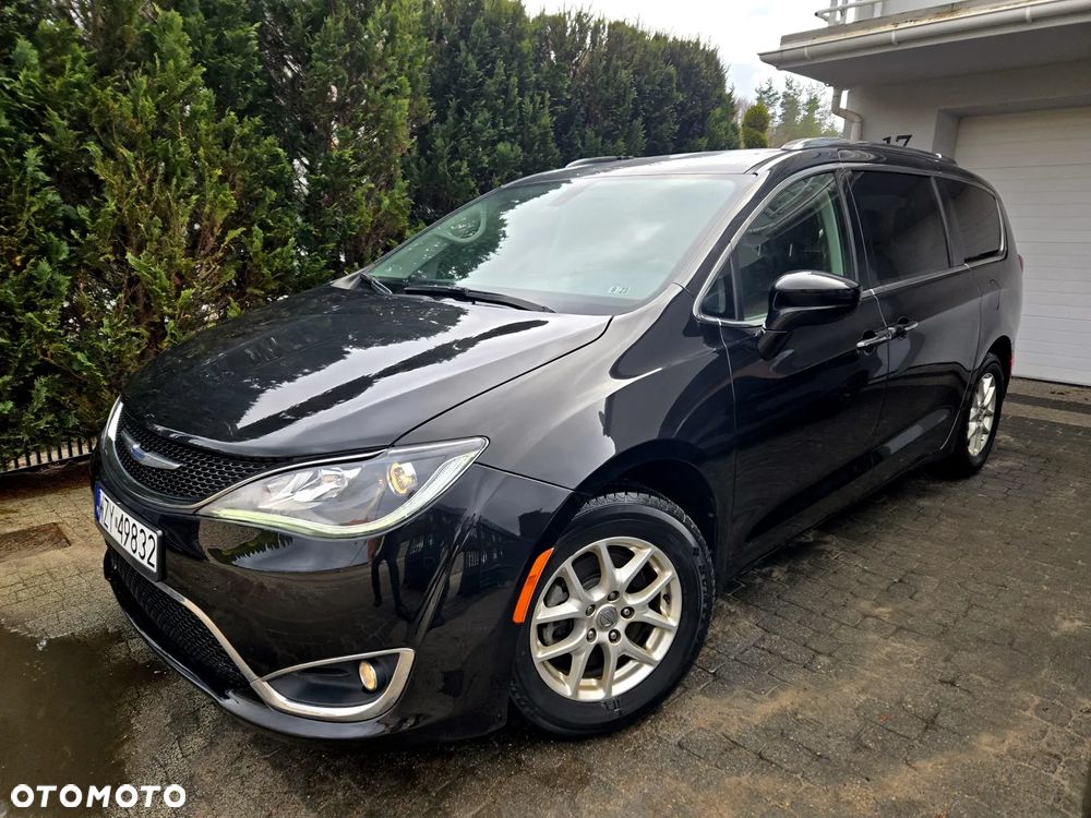 Chrysler Pacifica - 1