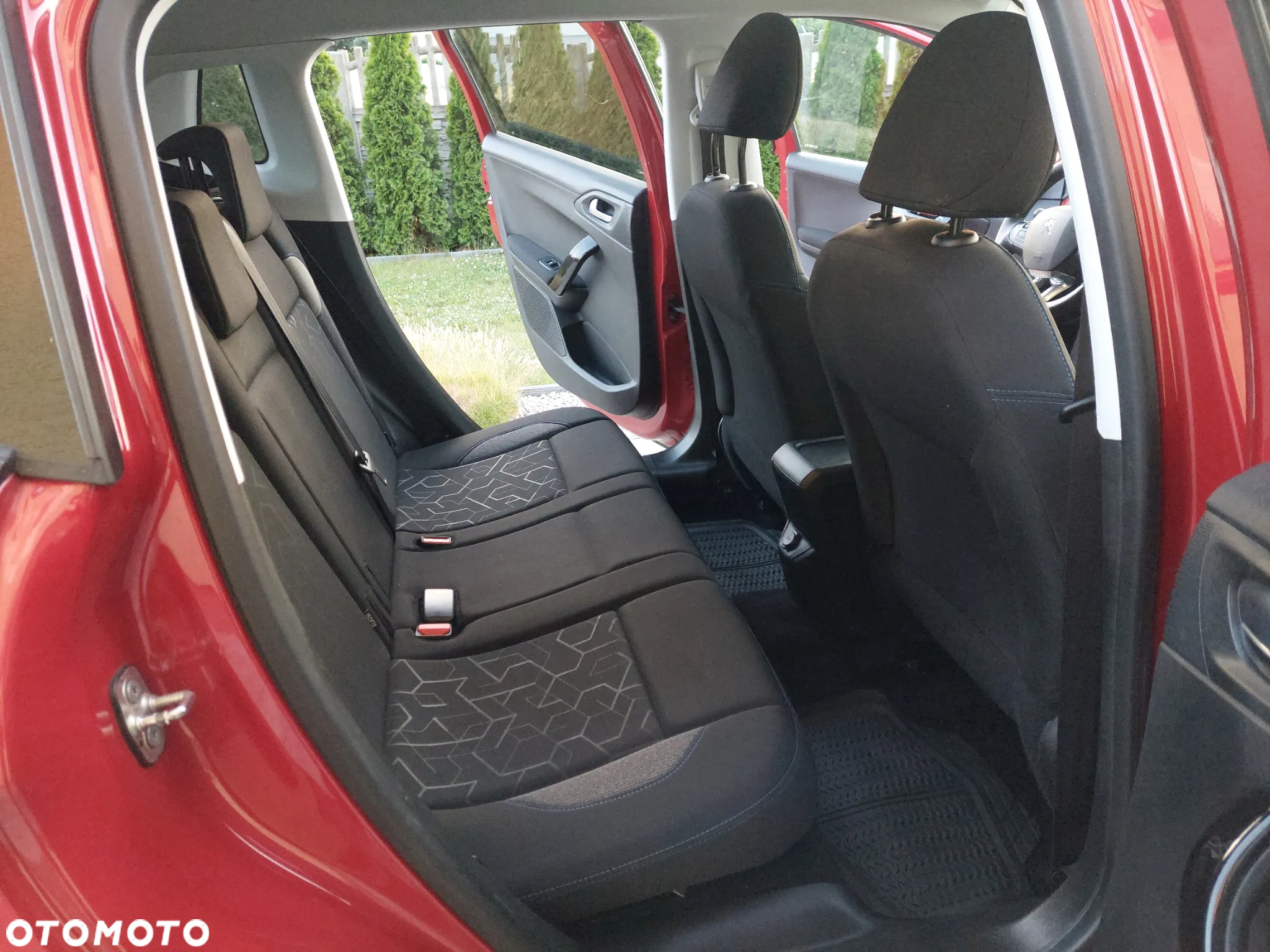 Peugeot 2008 1.2 Pure Tech GPF Signature S&S EAT6 - 14