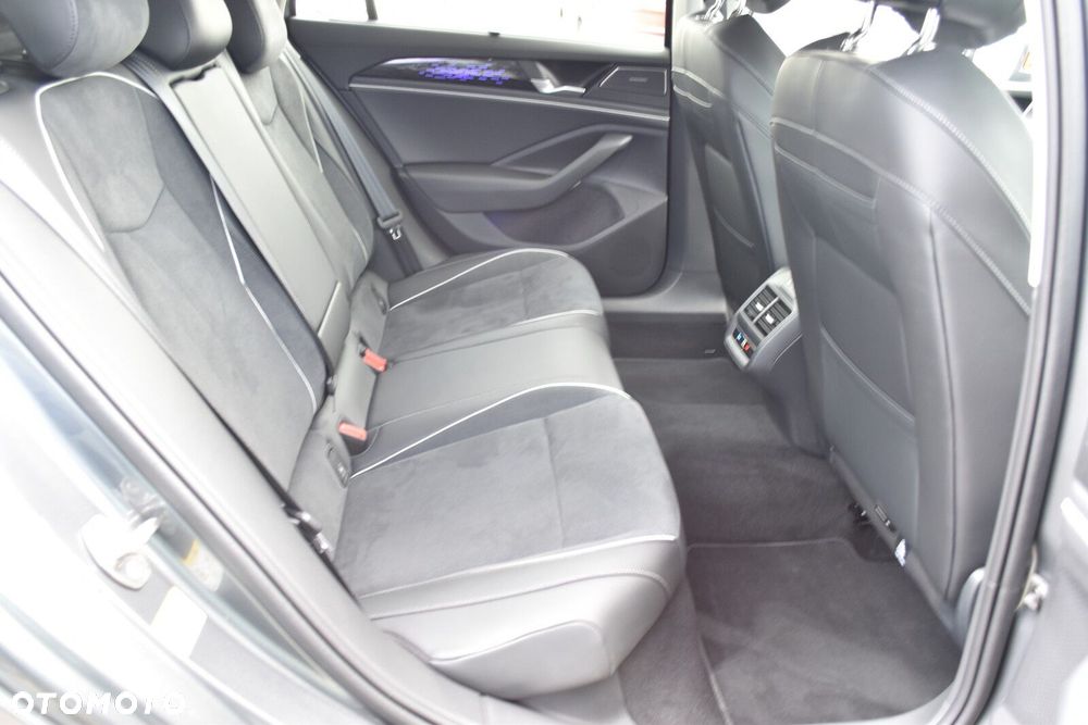 Volkswagen Passat - 36