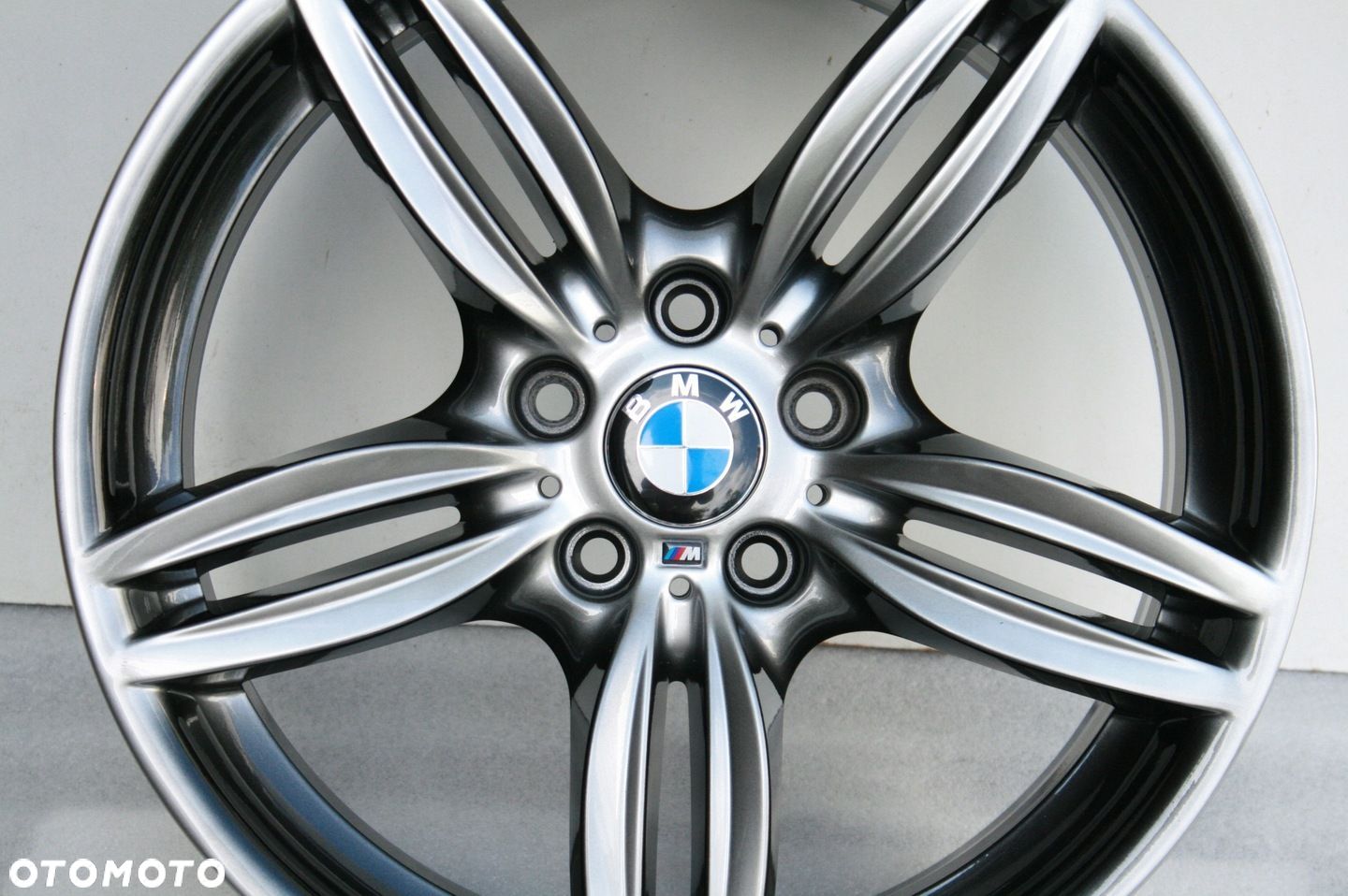 19 ORYGINAŁ BMW M-PAKIET 5 1 2 3 4 5GT 6 X1 X3 X4 WZ 351M tel. 503 325 350 - 1