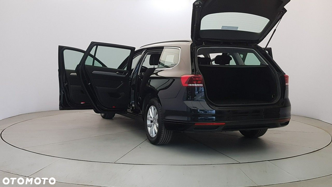 Volkswagen Passat - 11