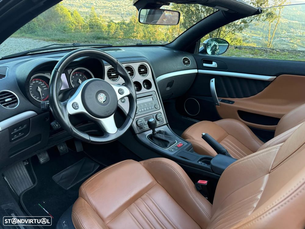 Alfa Romeo Spider 2.2 JTS 16V Exclusive - 6