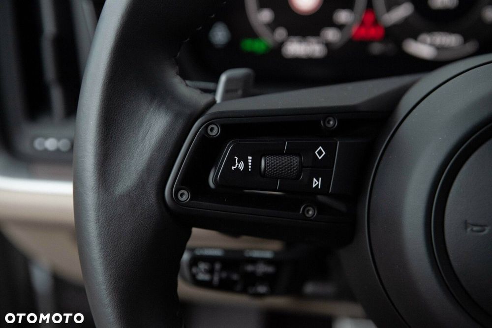 Porsche Cayenne - 25