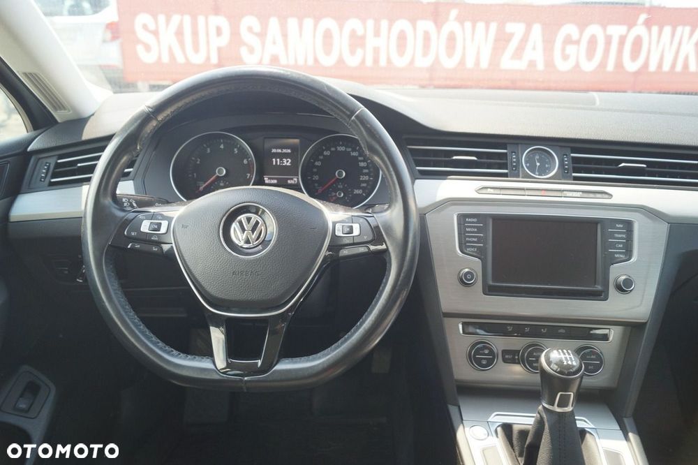 Volkswagen Passat - 19