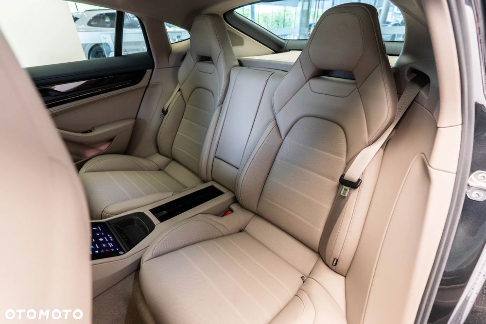 Porsche Panamera 4 - 13
