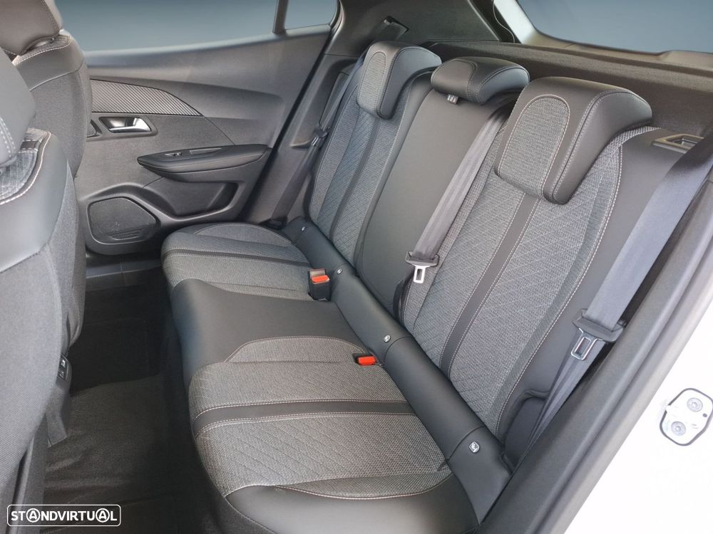 Peugeot e-2008 54 kWh Allure - 11