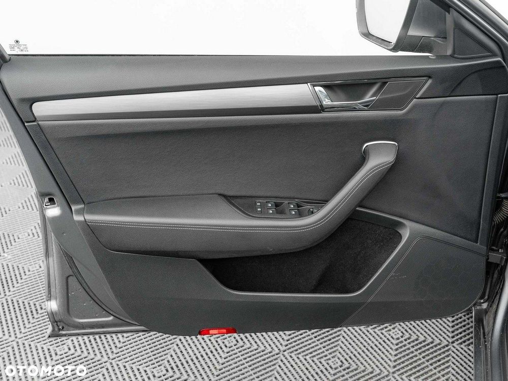 Skoda Superb 2.0 TDI SCR Style DSG - 13