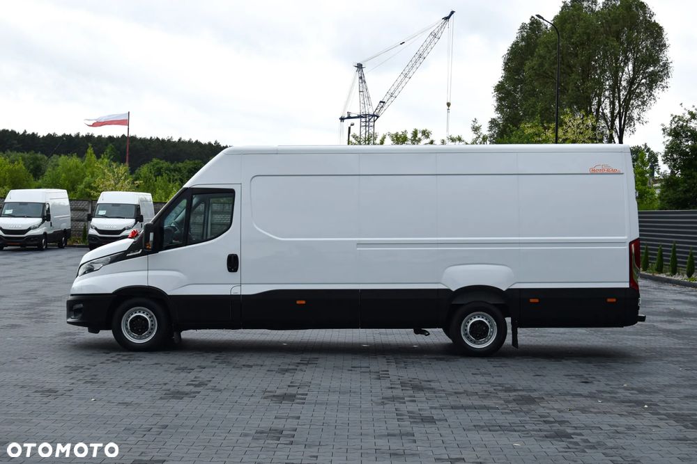 Iveco DAILY MAXI 35S16 / 2.3 - 160 KM / AUTOMAT HI-MATIC / NOWY MODEL / 3 OSOBY / DOSTAWCZE / BLASZAK / KLIMA / CZUJNIKI COFANIA / NISKI PRZEBIEG / 2022 / SERWISOWANY / Z NIEMIEC - 8