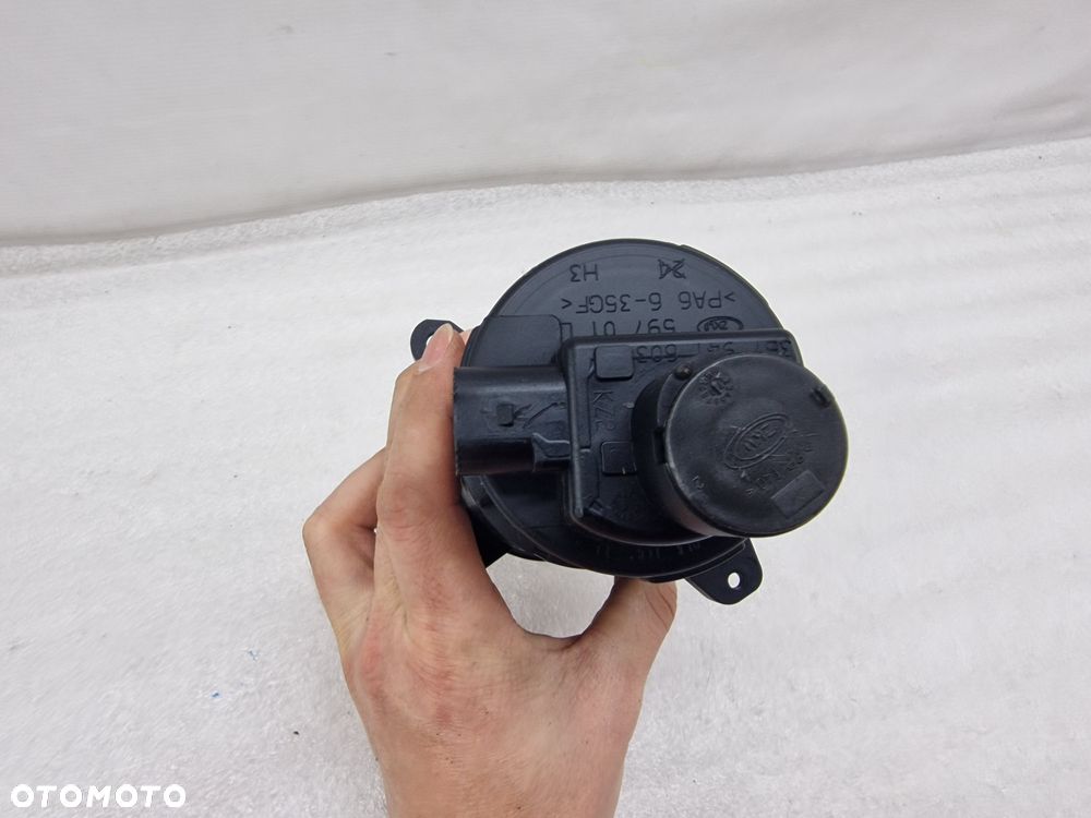 VW PASSAT B5 LIFT 00-05 LEWY / PRAWY HALOGEN , NR 3B7941700A / 3B7941699A  , NR AUKCJI H27 - 20