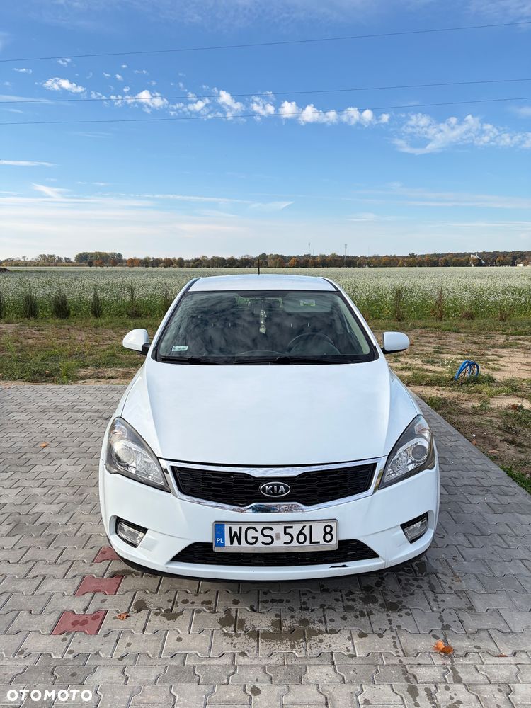 Kia Ceed 2011 photo 2