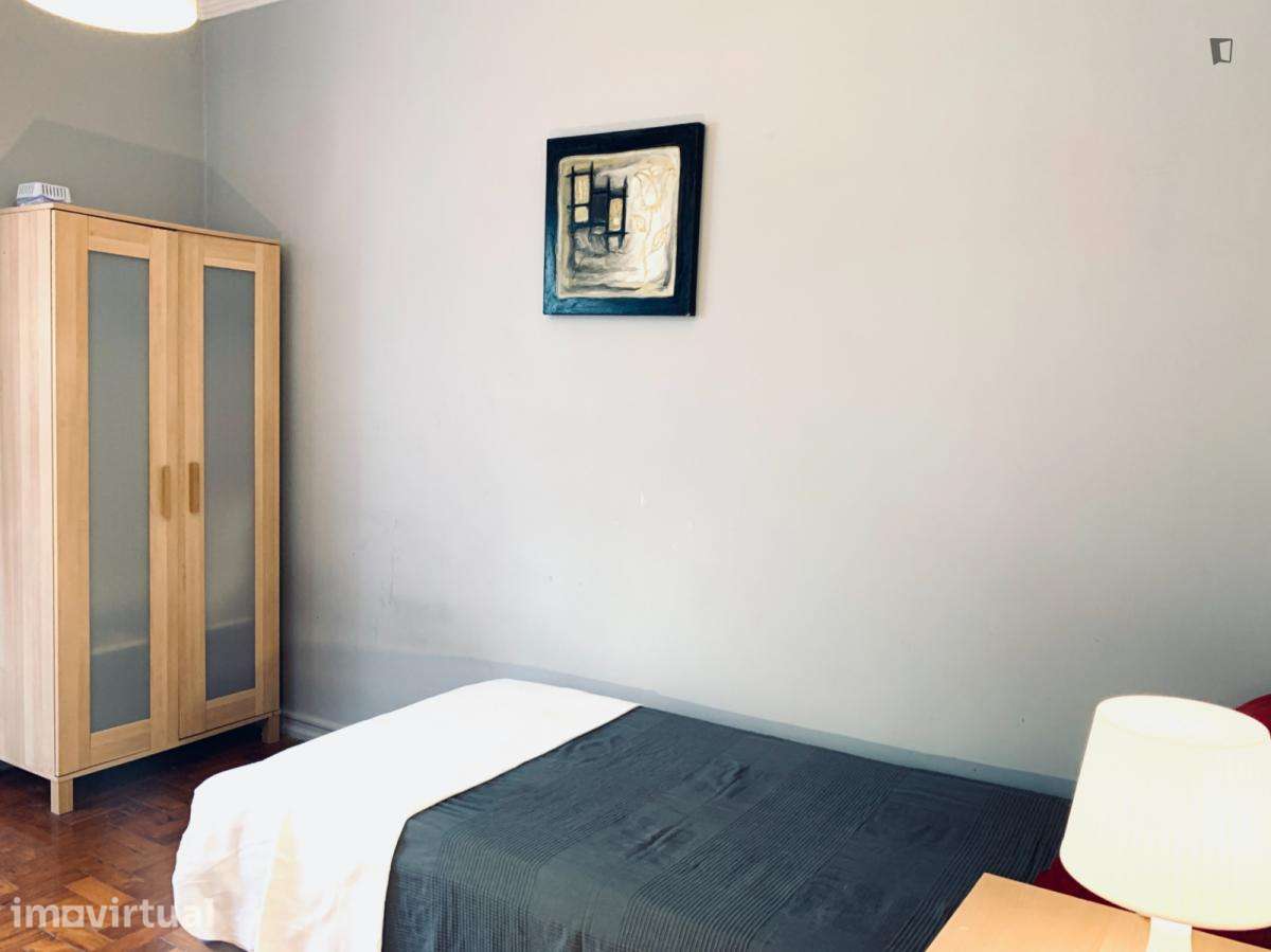 Quarto - localizado em Benfica Lisbon - Grande imagem: 5/22