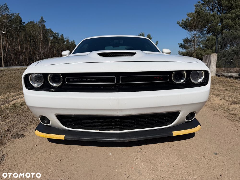 Dodge Challenger - 11