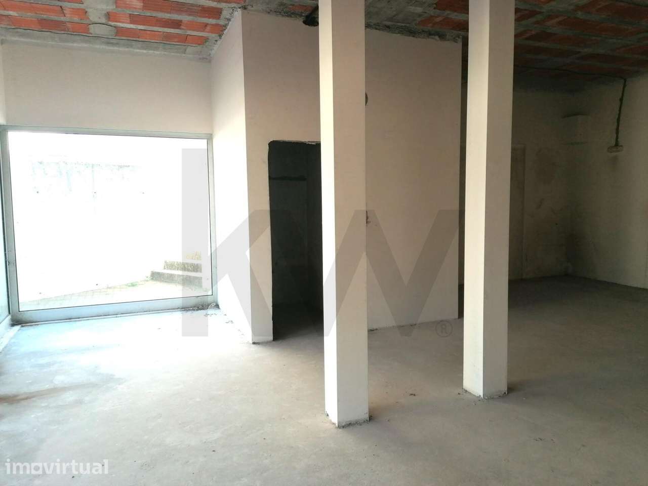 Loja comercial inserida em área habitacional para escritório, quiosque - Grande imagem: 5/17